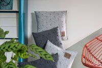 Knit Factory Noa Kissen 50x50 cm Knötchen Anthrazit