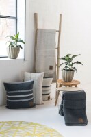 Knit Factory Yara Kissen 60x40 cm Gestreift Anthrazit