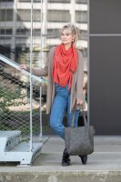 Knit Factory Brosche 7x1 cm Rot