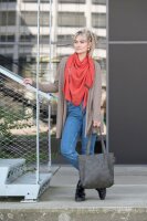 Knit Factory Lola DreiecksSchal 190x85 cm Glatt Rot