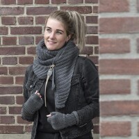 Knit Factory Cleo Handstulpen Indigo  Hellblau