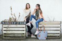 Knit Factory Lola DreiecksSchal 190x85 cm Glatt Rot