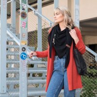 Knit Factory Lola DreiecksSchal 190x85 cm Glatt Rot