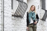 Knit Factory Fay DreiecksSchal 190x85 cm Glatt Anthrazit Grau