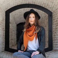 Knit Factory Fay DreiecksSchal 190x85 cm Glatt Orange Rot
