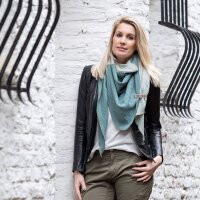 Knit Factory Fay DreiecksSchal 190x85 cm Glatt Lila