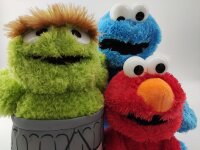 Soma Sesamstrasse Kuscheltier Plüsch Figur 35 cm Plüschtier Stofftier kuschelweich ab den ersten Lebensmonaten geeignet als Geschenk (Oscar in der Mülltonne Grün)