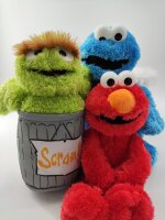 Soma Sesamstrasse Kuscheltier Plüsch Figur 35 cm Plüschtier Stofftier kuschelweich ab den ersten Lebensmonaten geeignet als Geschenk (Oscar in der Mülltonne Grün)