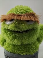 Soma Sesamstrasse Kuscheltier Plüsch Figur 35 cm Plüschtier Stofftier kuschelweich ab den ersten Lebensmonaten geeignet als Geschenk (Oscar in der Mülltonne Grün)