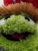 Soma Sesamstrasse Kuscheltier Plüsch Figur 35 cm Plüschtier Stofftier kuschelweich ab den ersten Lebensmonaten geeignet als Geschenk (Oscar in der Mülltonne Grün)