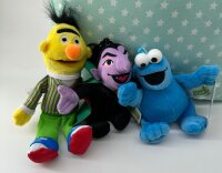 Soma Sesamstrasse Kuscheltier Plüsch Figur 20 cm Plüschtier Stofftier kuschelweich ab den ersten Lebensmonaten geeignet als Geschenk (Ernie 20 cm)
