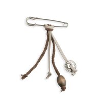 Knit Factory Brosche Nuss