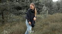 Knit Factory Amber Gestrickter Poncho Laurel/Urban Green