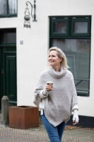 Knit Factory Amber Gestrickter Poncho Iced Clay/Beige