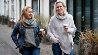Knit Factory Amber Gestrickter Poncho Iced Clay/Beige