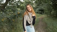 Knit Factory Josh Dreiecksschal Laurel/Stone Green