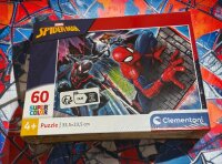 Clementoni 26048 Supercolor Spiderman  Puzzle 60 Teile ab 4 Jahren, buntes Kinderpuzzle mit besonderer Leuchtkraft & Farbintensität, Geschicklichkeitsspiel für Kinder