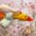 Ente Kuscheltier Kissen Figur Plüsch 72 cm Plüsch Kuschelkissen Flugente Gans gelb blau