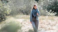 Knit Factory Becky Kurze Strickjacke Crystal Blue 40/42