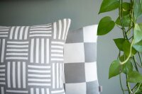 Knit Factory Caro Kissen Ecru Urban Green 50x50 cm Kariert