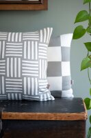 Knit Factory Caro Kissen Ecru Schwarz 50x50 cm Kariert