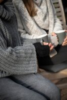 Knit Factory Nica Armstulpen Crystal Blue One Size Gestreift