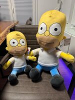 The Simpsons Plüschtier 55 cm – Homer– Weiches Kuscheltier für Kinder, Fans & Sammler, Stofftier zum Kuscheln – 1 Stück