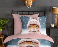 Good Morning Bettwäsche 135x200 + 1 x 80x80 cm Flanell Sofia Hamster im Strickanzug mit Mütze im Schnee rosa