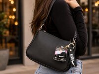 Schlüsselanhänger Nike mit Mini-Schneekugel und Sneaker – Dekorativer Taschenanhänger mit Glitzer, Kugeln und Silikonband – Geschenkidee