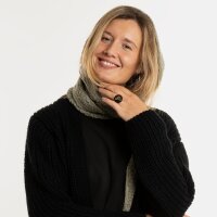 Knit Factory | Blake Kapuzenschal Urban Green | Grün